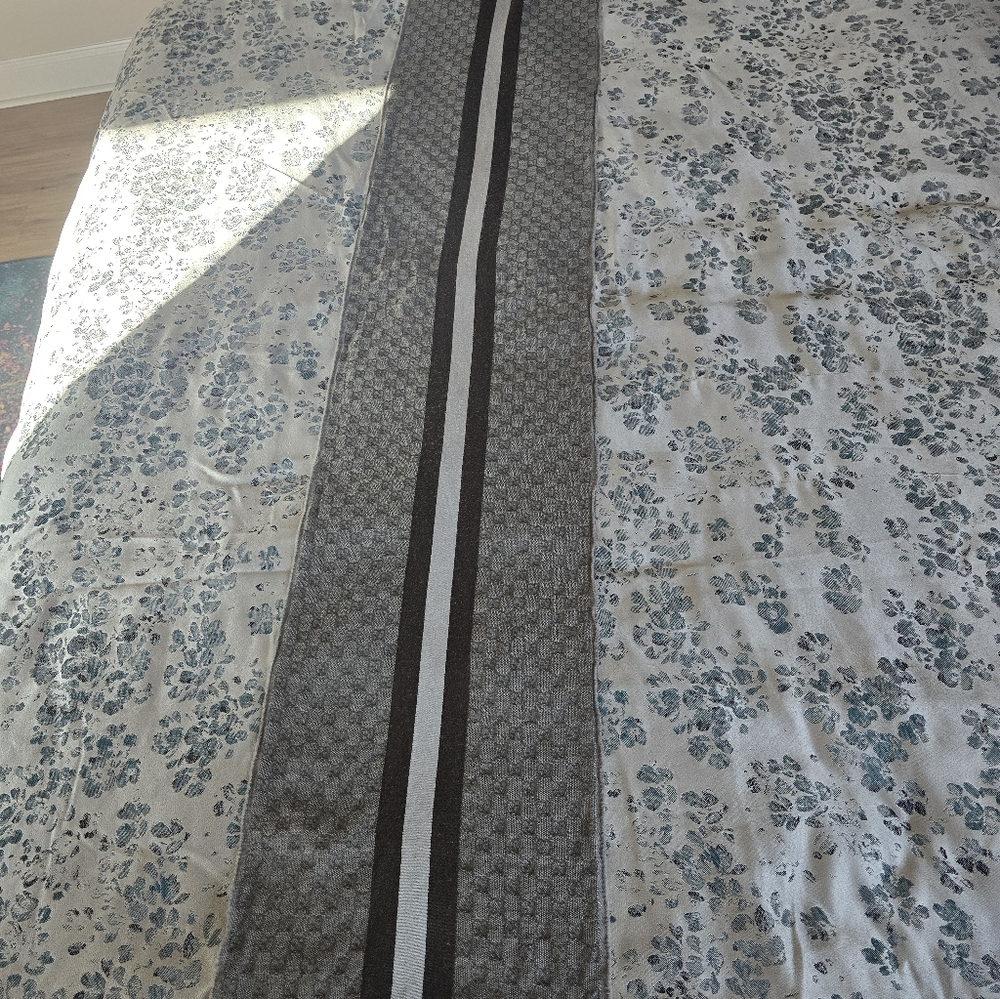 Authentic Gucci Gray And Black Patterned Scarf Fo… - image 4